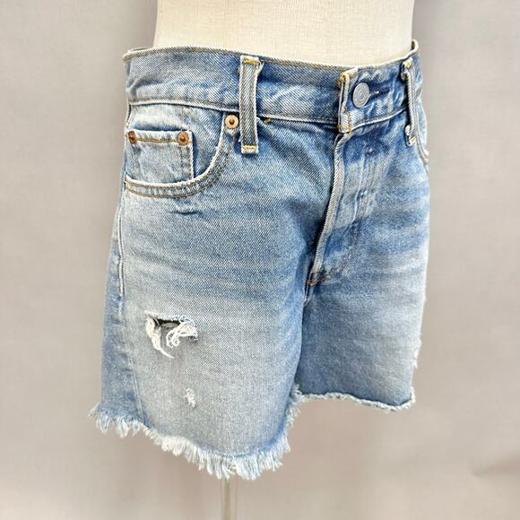 LEVI'S High Rise Wedgie Distressed Denim Cutoff Short in light wash size 29 - Picture 3 of 15